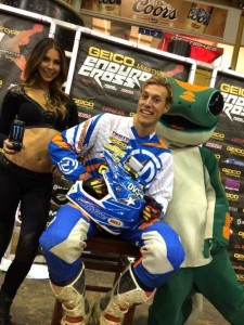 Cody looks great but a bit startled... thing is i can't see the Gecko's right hand...